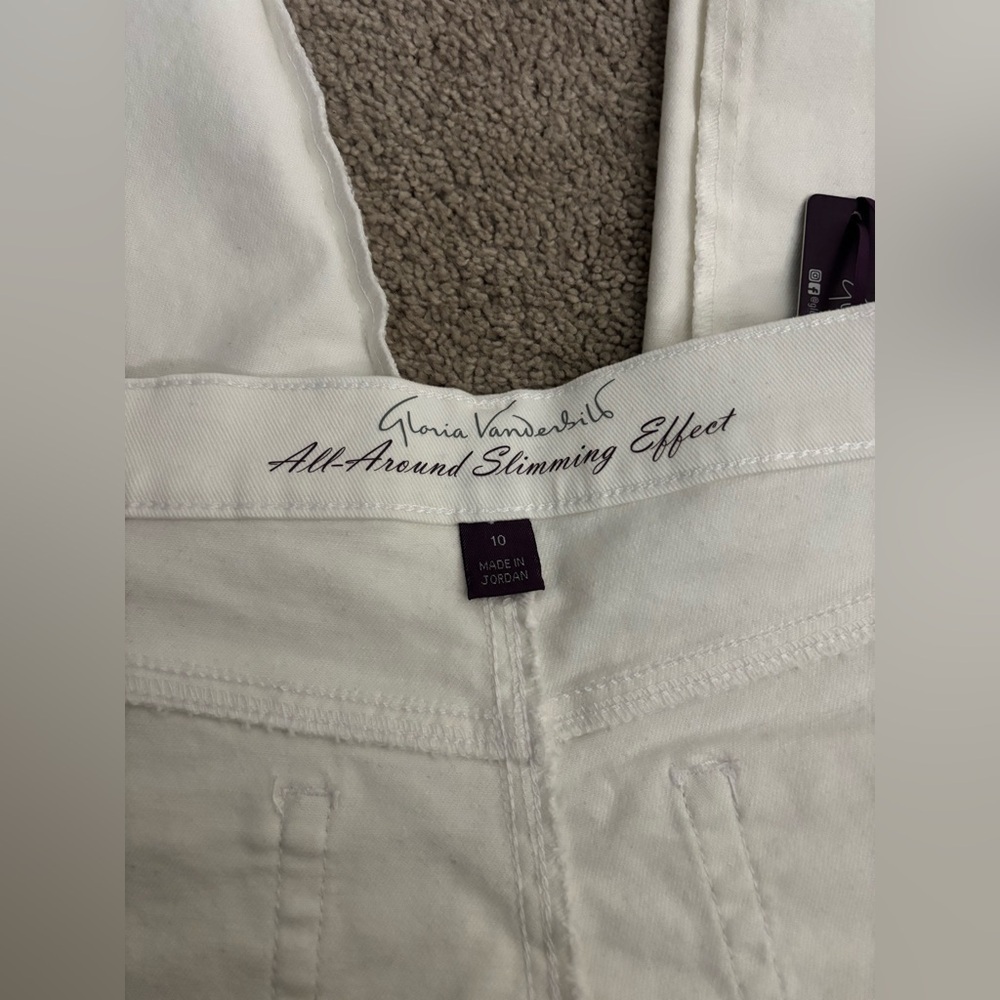 Gloria Vanderbilt Amanda
Heritage Fit Capri Classic Rise Crystal
White size 10 - Picture 13 of 16